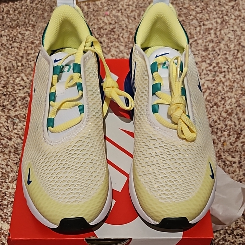 Brand New! Never Worn! Nike Yellow and White Sneakers